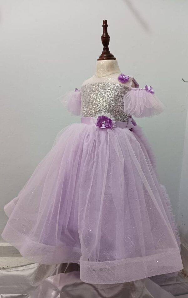 Off shoulder ruffle sleeves with tail
